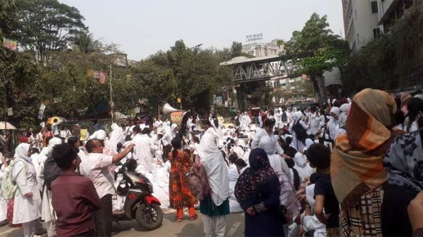 মতিঝিল আইডিয়ালের শিক্ষার্থীদের বিক্ষোভ