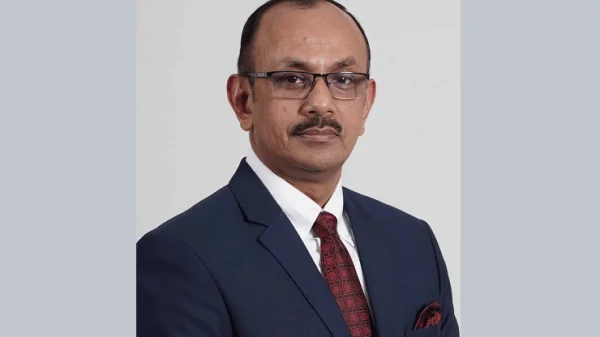 এবি ব্যাংকের ব্যবস্থাপনা পরিচালক ও সিইও হিসেবে সোমবার নিযুক্ত হয়েছেন সৈয়দ মিজানুর রহমান। মিজানুর রহমান ২০১১ সালের মার্চ মাসে এবি ব্যাংকে সিনিয়র ভাইস প্রেসিডেন্ট হিসেবে যোগদান করেন। তিনি ২০২৪ সালের ১৩ আগস্ট অতিরিক্ত ব্যবস্থাপনা পরিচালক পদে দায়িত্বগ্রহণের পূর্বে বিভিন্ন গুরুত্বপূর্ণ ডিপার্টমেন্টে কর্মরত ছিলেন। ব্যাংকিং খাতে ২৮ বছরেরও অধিক অভিজ্ঞতাসম্পন্ন মিজানুর রহমান এবি ব্যাংকে যোগদানের পূর্বে ঢাকা ব্যাংক, আইপিডিসি, ব্যাংক আলফালাহ এবং ইউনাইটেড কর্মাশিয়াল ব্যাংকে কর্মরত ছিলেন। এই দীর্ঘ পথচলায় তিনি ব্রাঞ্চ ব্যাংকিং, রিটেইল, প্রসেস ট্রান্সফরমেশন, বিজনেস ডেভলপমেন্ট এবং কর্পোরেট কমিউনিকেশনসহ ব্যাংকিং খাতের বিভিন্ন ক্ষেত্রে তাঁর জ্ঞানের পরিধিকে আরও বিস্তৃত করেন। মিজানুর রহমান ঢাকা বিশ্ববিদ্যালয়ের ইনস্টিটিউট অব বিজনেস এডমিনিস্ট্রেশন থেকে এমবিএ সম্পন্ন করেছেন।